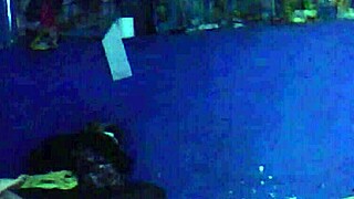 despu�s de la fiesta me escap� de casa para irme a follar al vecino