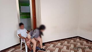 Malvada Dueña Del Arriendo Me Muestra Su Gran Culo Y Me Ofrece Quedarme Gratis Si La Follo Antes Que Llegue Su Esposo Y Nos Descubra