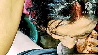 बाथरूम में इंडियन भाभी को पड़ोसी लड़कों संग चोदा