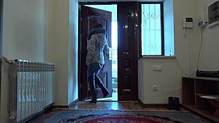 Milf just came home and immediately started fucking anal and jerking off hairy pussy amateur on the floor at the door