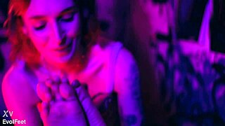 I wanna worship those sexy feet of Bia and Sam 😍