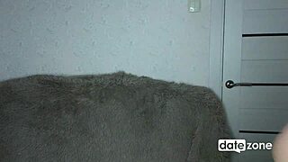 une étudiante se fait prendre le cul dans le jardin du voisin en lingerie.