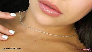 i'm a stunng latina beauty showin my sexy body in pov solo casting