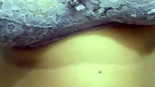 उम्म, भाभी वीडियो कॉल पर बड़े चूचे दिखा रही... गांव वाली लड़कियों के विशाल टिट्स यार!