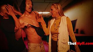 हर डायमेंशन में, हमारा फैमिली मैच्योर वुमेन और 18+ युवतियों के साथ मैस्ड अप सिचुएशंस का सामना करता है