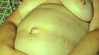 Bester Her Pussy With A Dildo And She Cums Hard