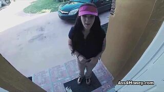 pizza delivery guy gets a blowjob for money