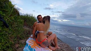 transei com uma loira gostosa que conheci na praia