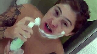 depois que fui filmada no banho dei o cuzinho de 4 bem gostoso pro safado