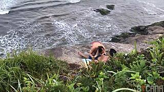 transei com uma loira gostosa que conheci na praia