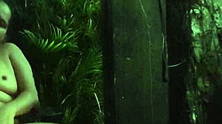 Paty Bumbum Offers Her Ass and Pussy to Fans in Car