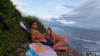 transei com uma loira gostosa que conheci na praia