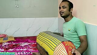 देसी वाइफ ने एक्स हसबैंड संग थ्रीसम में शेव्ड चूत शेयर की