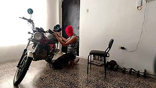 He didn't expect that surprise from his pretty young neighbor in the usa