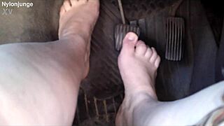 Zeraphine73's sexy feet in the car
