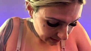 at the gym, got so hot i stripped to my bra, pussy sweating, feeling it?