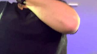 at the gym, got so hot i stripped to my bra, pussy sweating, feeling it?