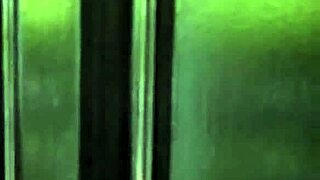 स्टेपमॉम बोल्डली लिंगरी में स्टेपसन को फक करती है