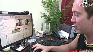 camgirl interacts with user online