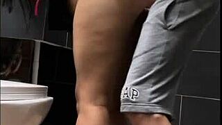 Pretty girl reunites with brother-in-law at family holiday party 😊