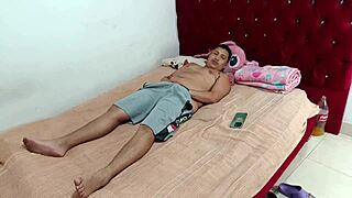 बेबीसिटर को मोनस्टार कॉक से बेंट ओवर फेशियल