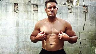 I'm Yuri, a horny bodybuilder. Showing off my huge cock and cumming hard.