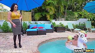 Naughty stepmom gets punished with deepthroat and creampie! 😏💦