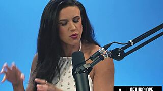 Penny barber's solo masturbation scene where she orgasms up close 😍