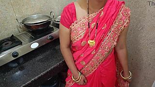 गर्म बीवी काउबॉय से डॉगीस्टाइल में धोखा देती है, पति क्रीमपाई पकड़ता है पॉर्नोएचडीवी डॉट कॉम पर!