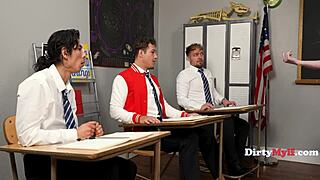 मिल्फ टीचर चाहती है अपने हॉट लेसन सिखाए!