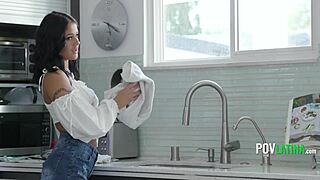 पत्नी गई तो लैटिना बेबीसिटर 18+ ने पुराने हसबैंड संग चीटिंग पीओवी सिडक्शन में खेला