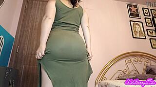 does pawg xo bunny fart and shake ass in green dress