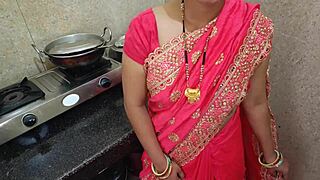 गर्म बीवी काउबॉय से डॉगीस्टाइल में धोखा देती है, पति क्रीमपाई पकड़ता है पॉर्नोएचडीवी डॉट कॉम पर!