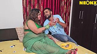 लंड भूखी मिल्फ अपनी बड़ी गांद के साथ हार्डकोर चुदाई में