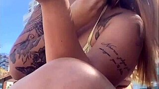 Estou na praia com tesao vou ficar me exibindo aqui pra macho