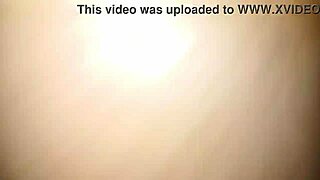 Mi cachonda hermanastra entra a la ducha mientras me baño quiere que la folle sin condon