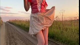 Elza Kom Performs Captivating Dance