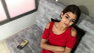 यंग स्टीपसिस्टर ब्लोजॉब देने और कम ऑन यंग फेस का सपना पूरा करती है - फुल स्टोरी