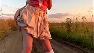 Elza Kom Performs Captivating Dance