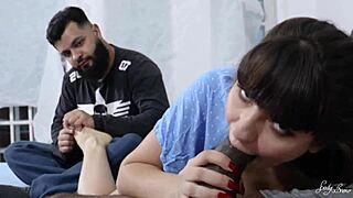 esposa fode o cuzinho com bbc na frente do corno o cuzinho ficou parecendo a caverna do drag�o