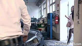 हॉट ब्रूनेट जैकी लॉलेस की टाइट गांड को मॉन्स्टर लंड ने फाड़ा! 🍆😈