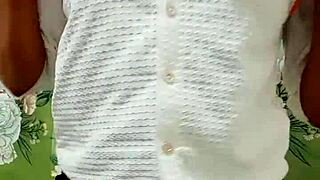 sexy indian girl fingering her tight pussy in hot solo session