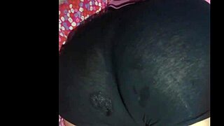 What happens at pijamada with my amiga in mini shorts negros?