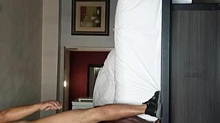 threesome action with chocolate and sexi thick 😏🍫