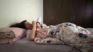 बेस्ट फ्रेंड उदास तो बेड पर लिपटकर ख्वाहिशें एक्सप्लोर कीं