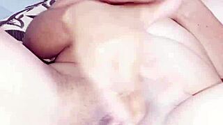 Me Dió Con Todo Metiendo Sus Dedos Dentro De Mi Pequeña Vagina