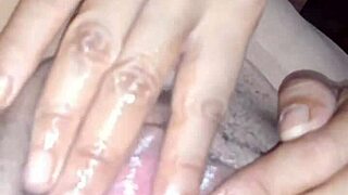 Me Dió Con Todo Metiendo Sus Dedos Dentro De Mi Pequeña Vagina