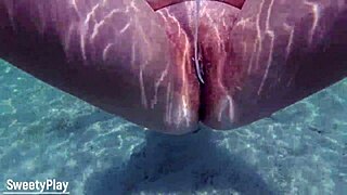 The mature BBW got a creampie in her wet pussy underwater