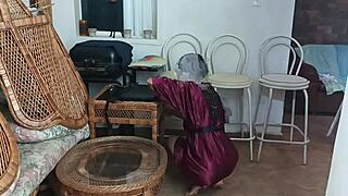 इस लैटिना मिल्फ की चूत चोदने की तलब इतनी तेज़ रुक न पाए 🔥💦