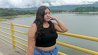chica abandonada por novio recibe ayuda de extraño terminando en sexo duro con ebony bbw en oficina